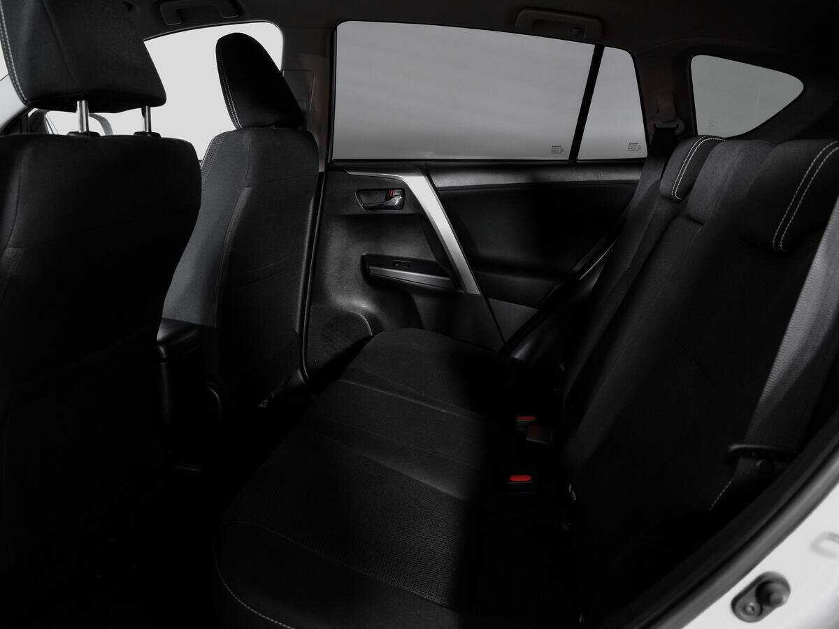 Toyota RAV4 2018 года с пробегом. Фото: #9