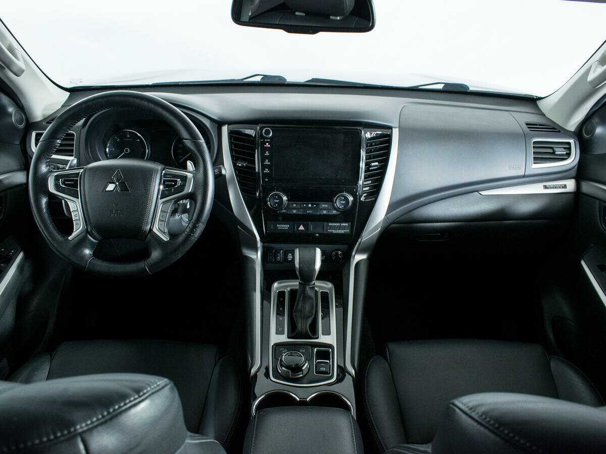 Mitsubishi Pajero Sport 2019 года с пробегом. Фото: #11