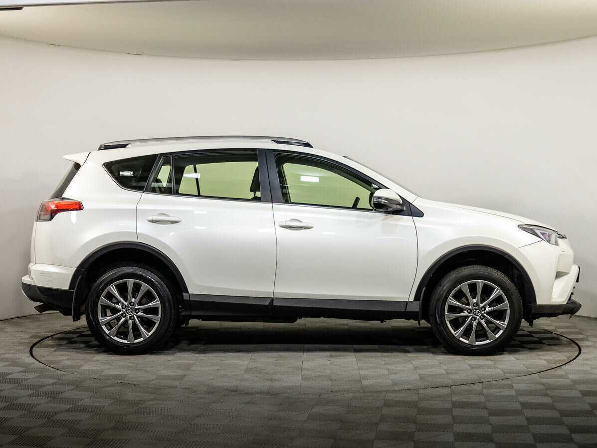 Toyota RAV4 2015 года с пробегом. Фото: #2