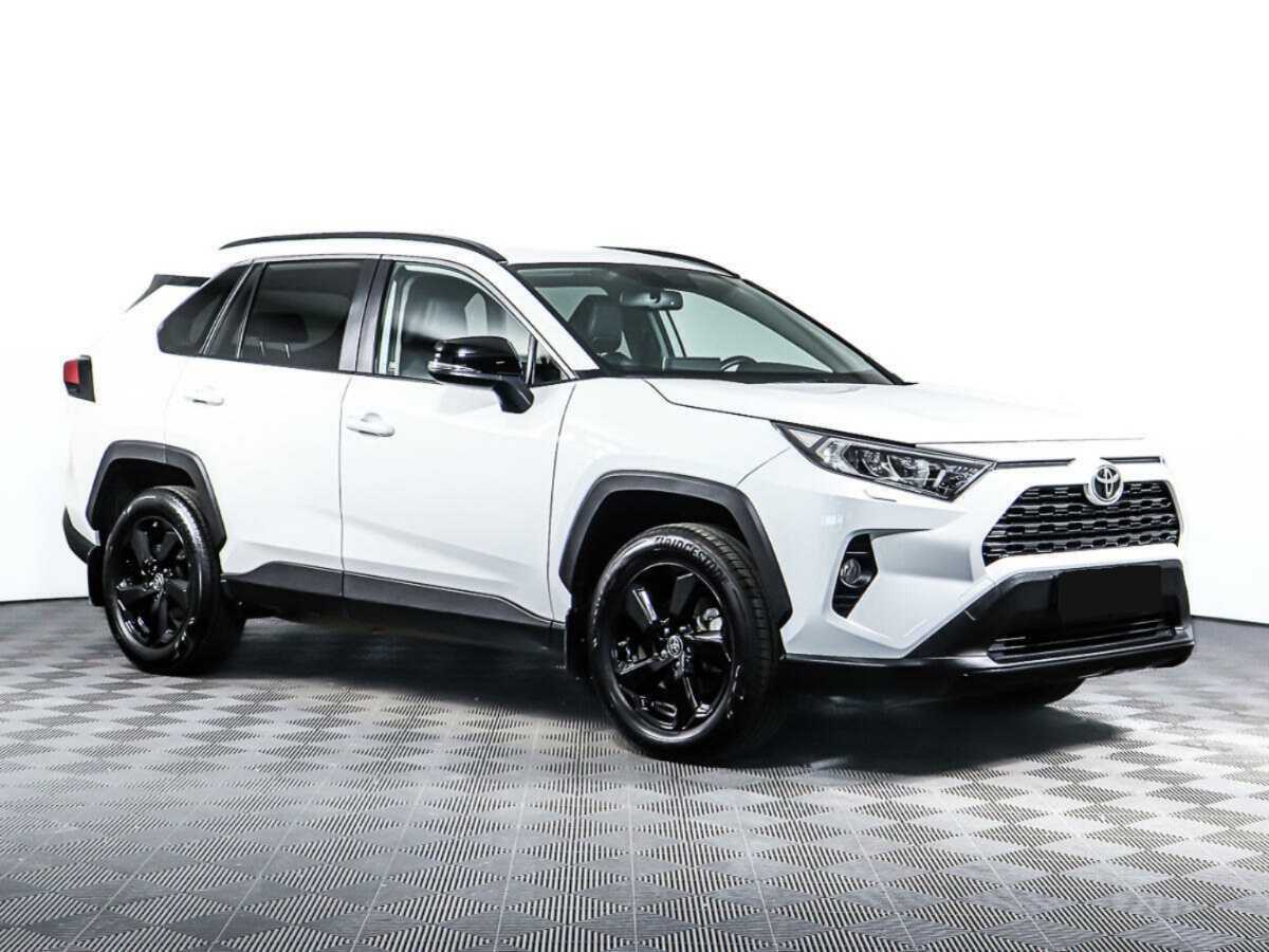 Toyota RAV4 2022 года с пробегом. Фото: #2