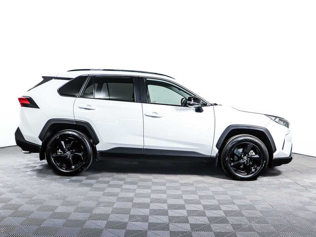 Toyota RAV4 2022 года с пробегом. Фото: #3