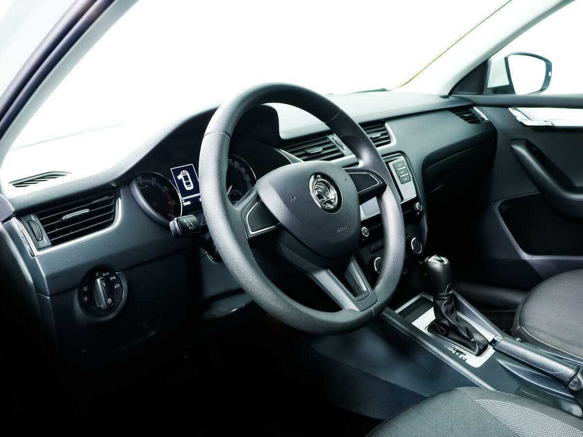 Б/У Шкода Октавия 2018 года. Фото: #11