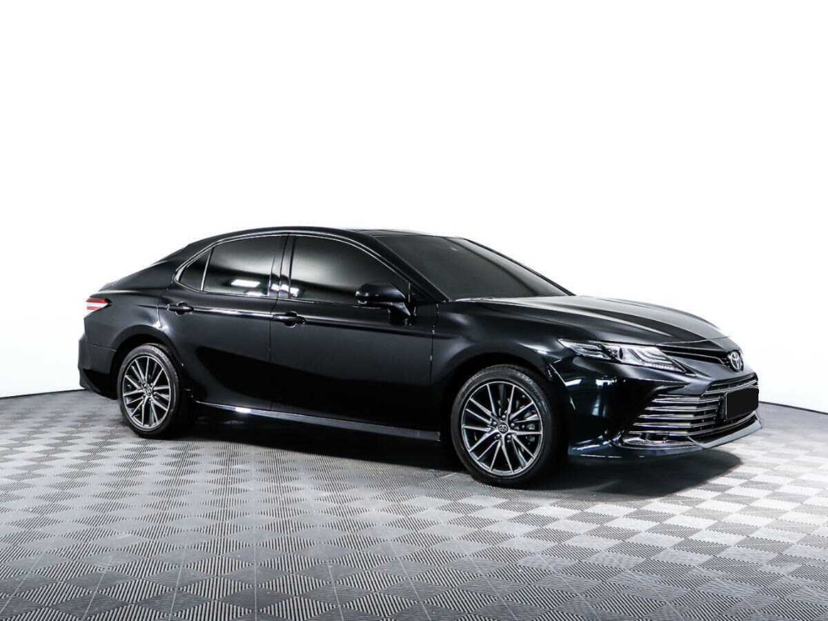 Toyota Camry 2023 года с пробегом. Фото: #2