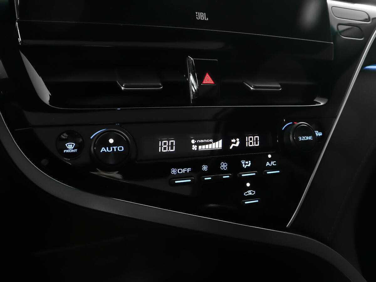 Toyota Camry 2023 года с пробегом. Фото: #21
