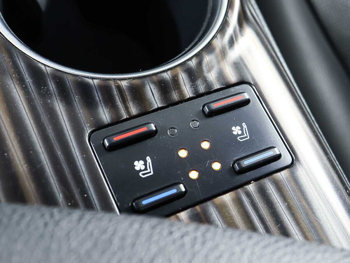 Toyota Camry 2018 года с пробегом. Фото: #19