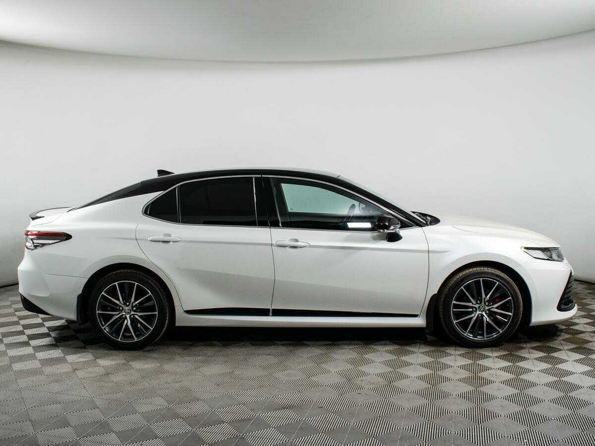 Toyota Camry 2021 года с пробегом. Фото: #3