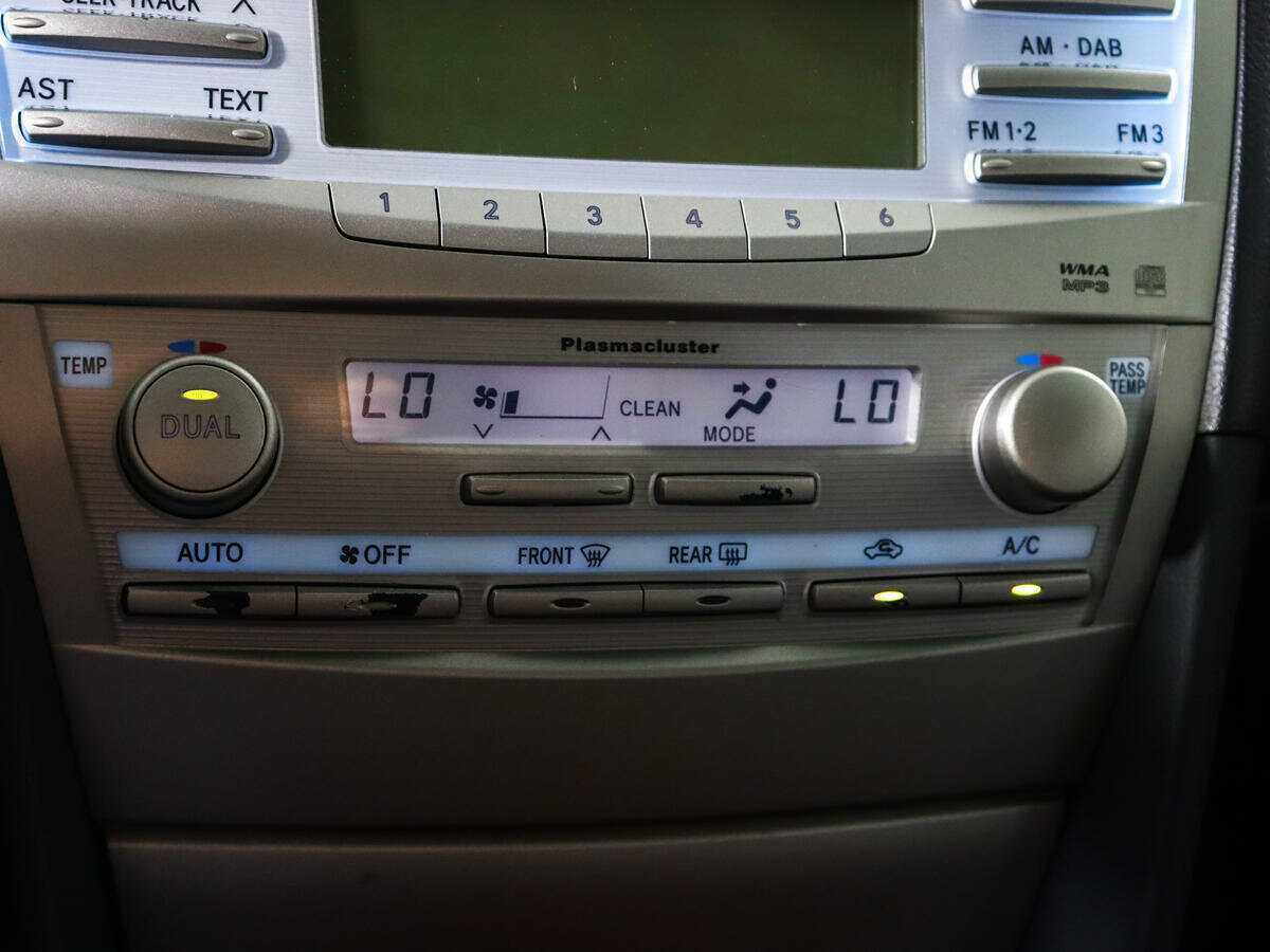 Toyota Camry 2010 года с пробегом. Фото: #12