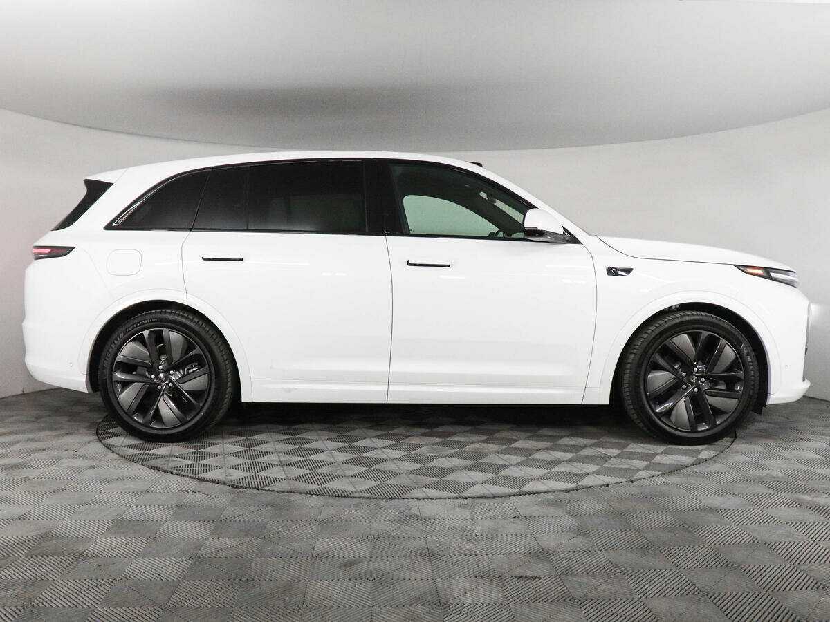 LiXiang L7 2024 года с пробегом. Фото: #3