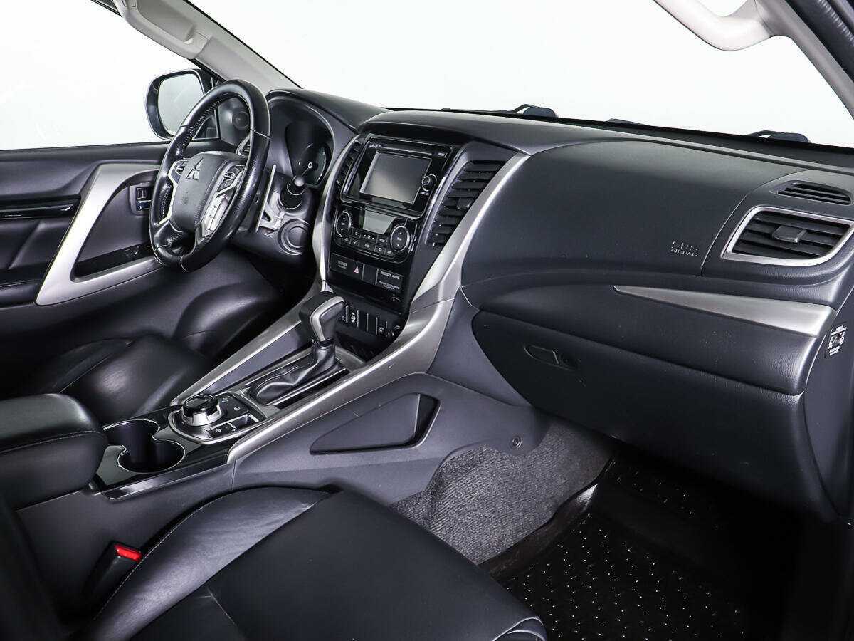 Mitsubishi Pajero Sport 2016 года с пробегом. Фото: #8