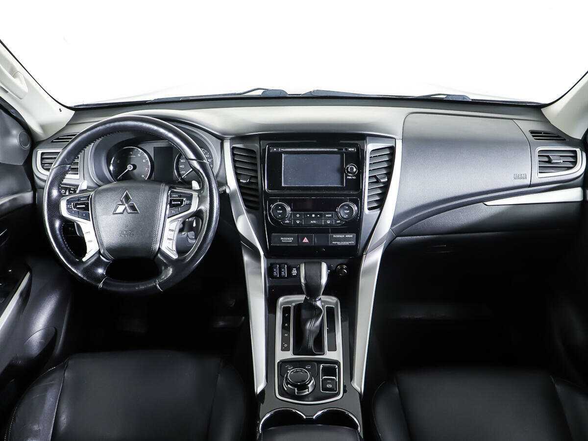 Mitsubishi Pajero Sport 2016 года с пробегом. Фото: #10