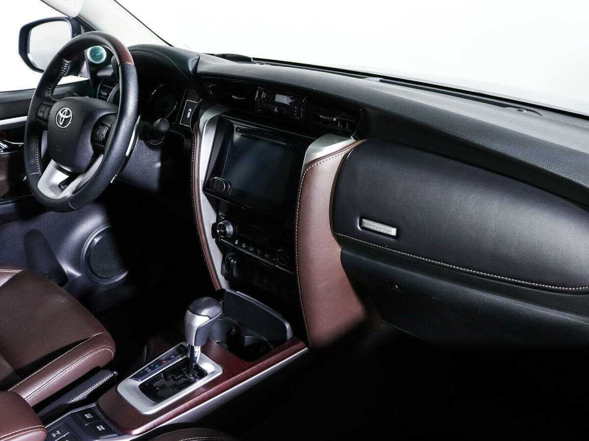 Toyota Fortuner 2017 года с пробегом. Фото: #6