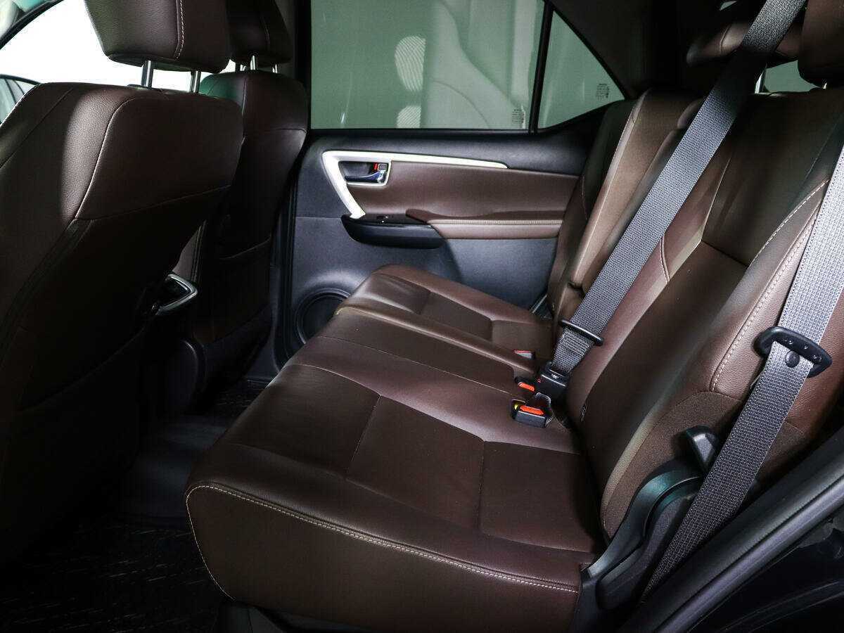 Toyota Fortuner 2017 года с пробегом. Фото: #7