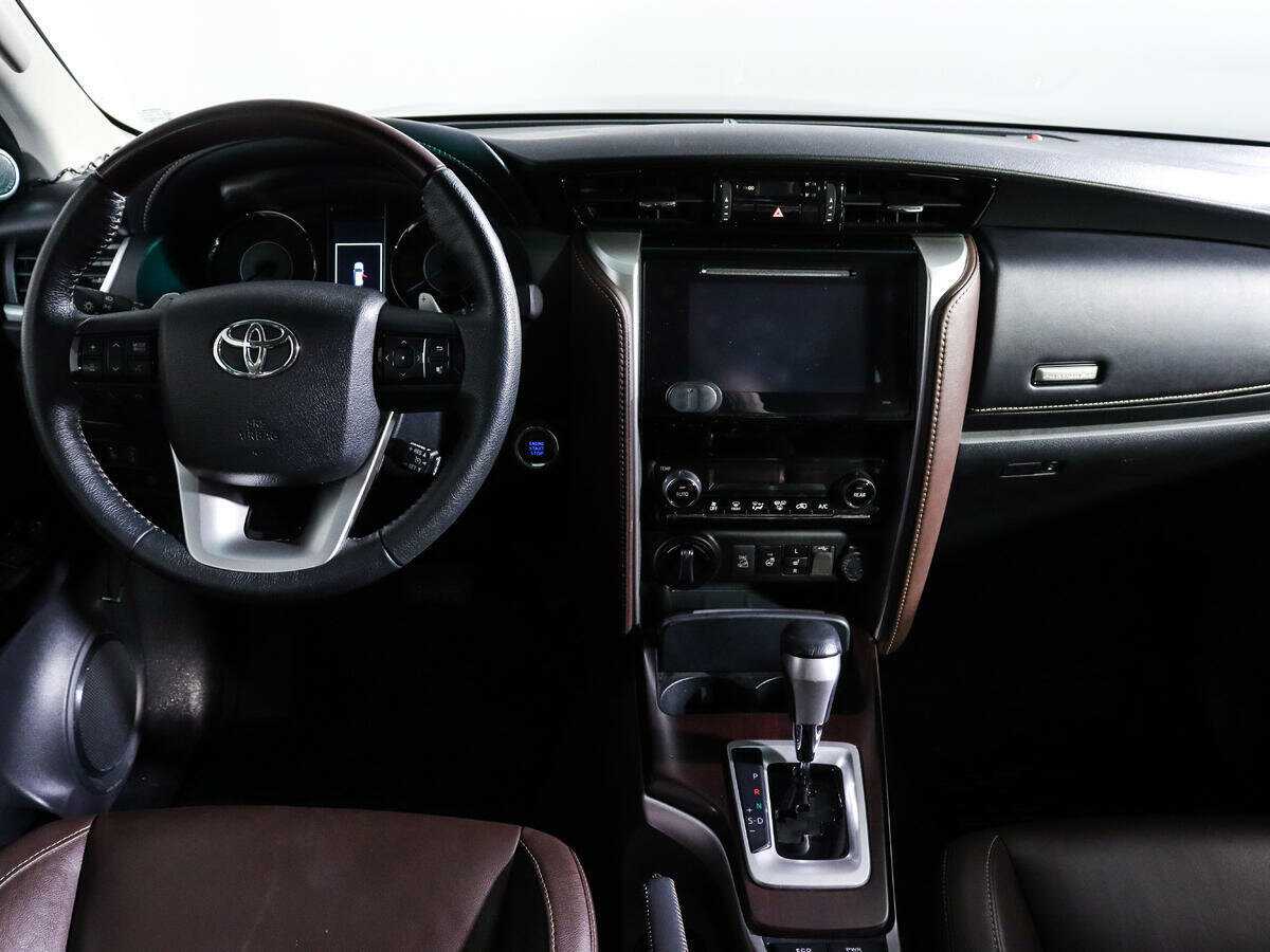 Toyota Fortuner 2017 года с пробегом. Фото: #9