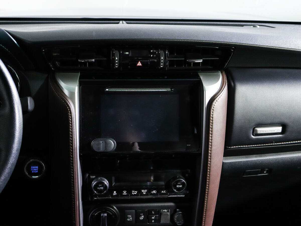 Toyota Fortuner 2017 года с пробегом. Фото: #10