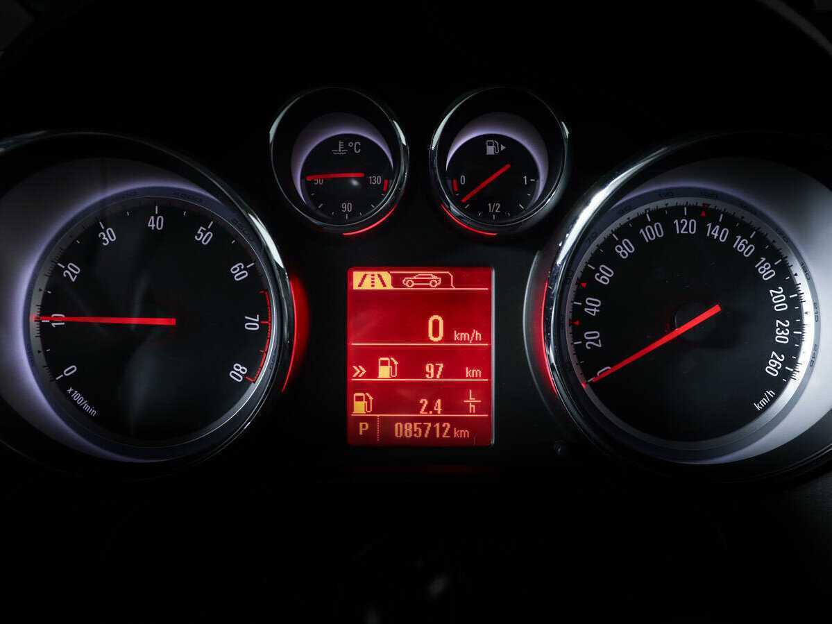 Б/У Опель Астра 2014 года. Фото: #8