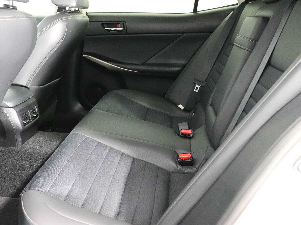 Lexus IS 2015 года с пробегом. Фото: #12