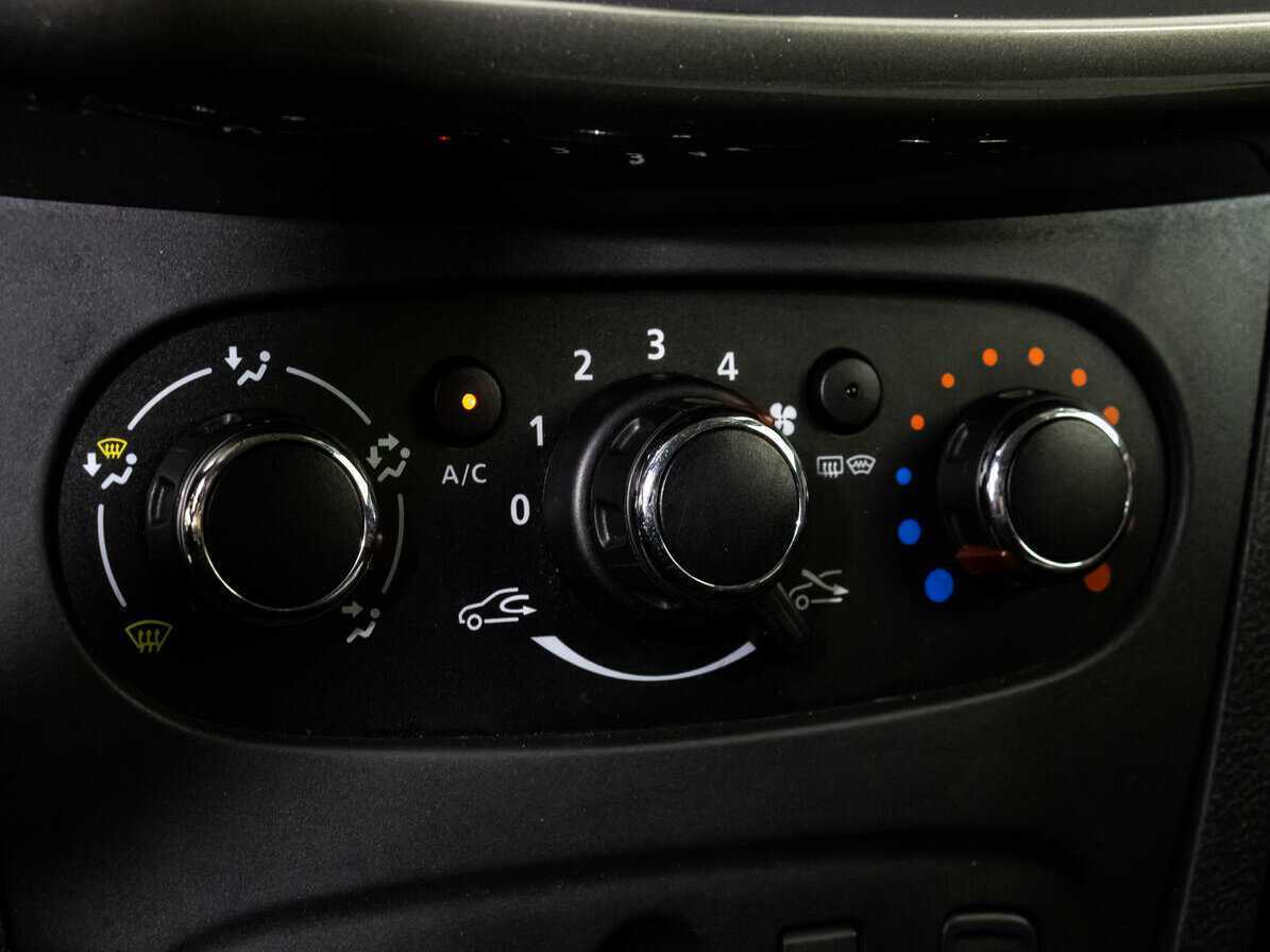 Б/У Рено Логан 2019 года. Фото: #13