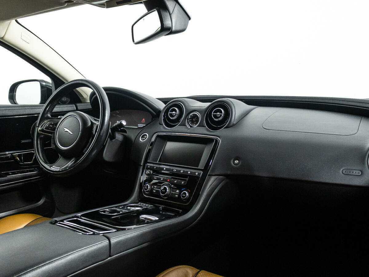 Jaguar XJ 2016 года с пробегом. Фото: #8