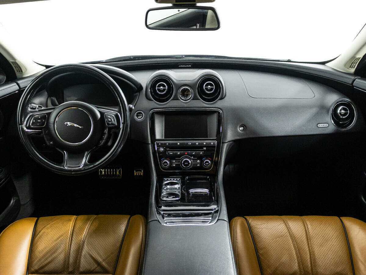 Jaguar XJ 2016 года с пробегом. Фото: #12