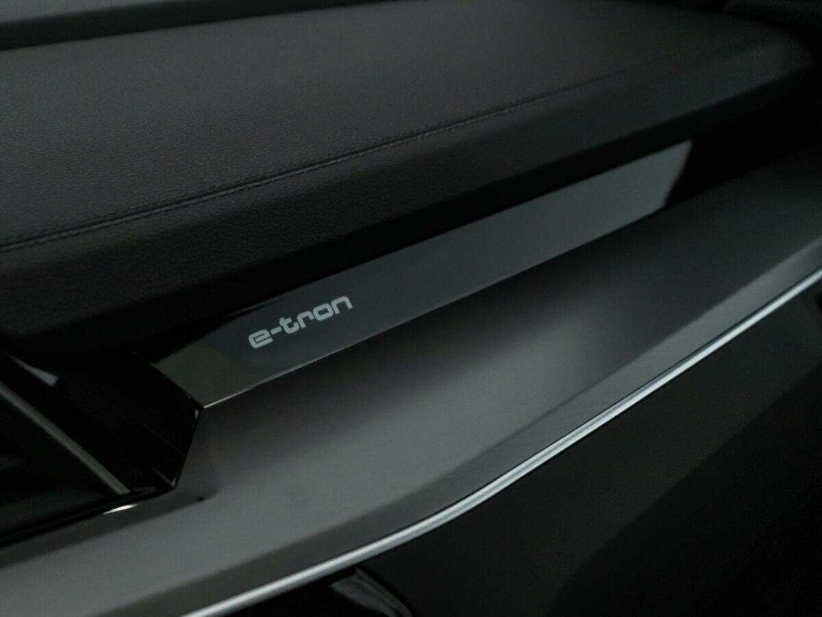 Audi e-tron 2022 года с пробегом. Фото: #21