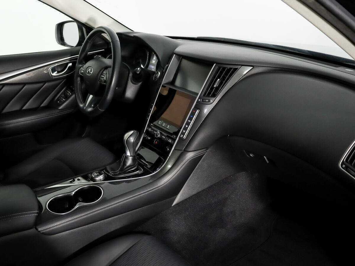 Infiniti Q50 2015 года с пробегом. Фото: #12