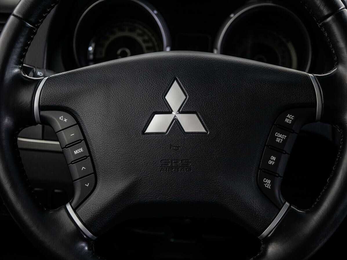 Mitsubishi Pajero 2015 года с пробегом. Фото: #18