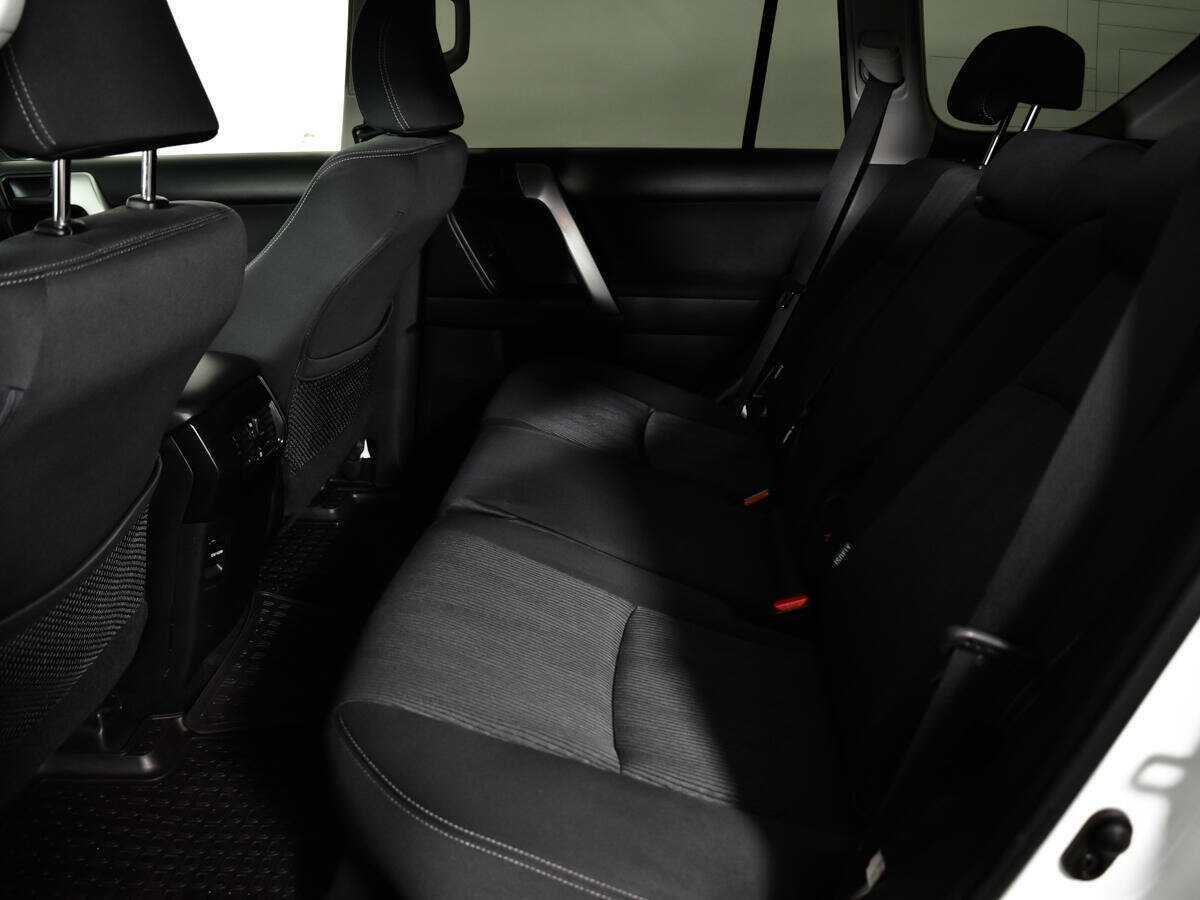 Toyota Land Cruiser Prado 2017 года с пробегом. Фото: #9