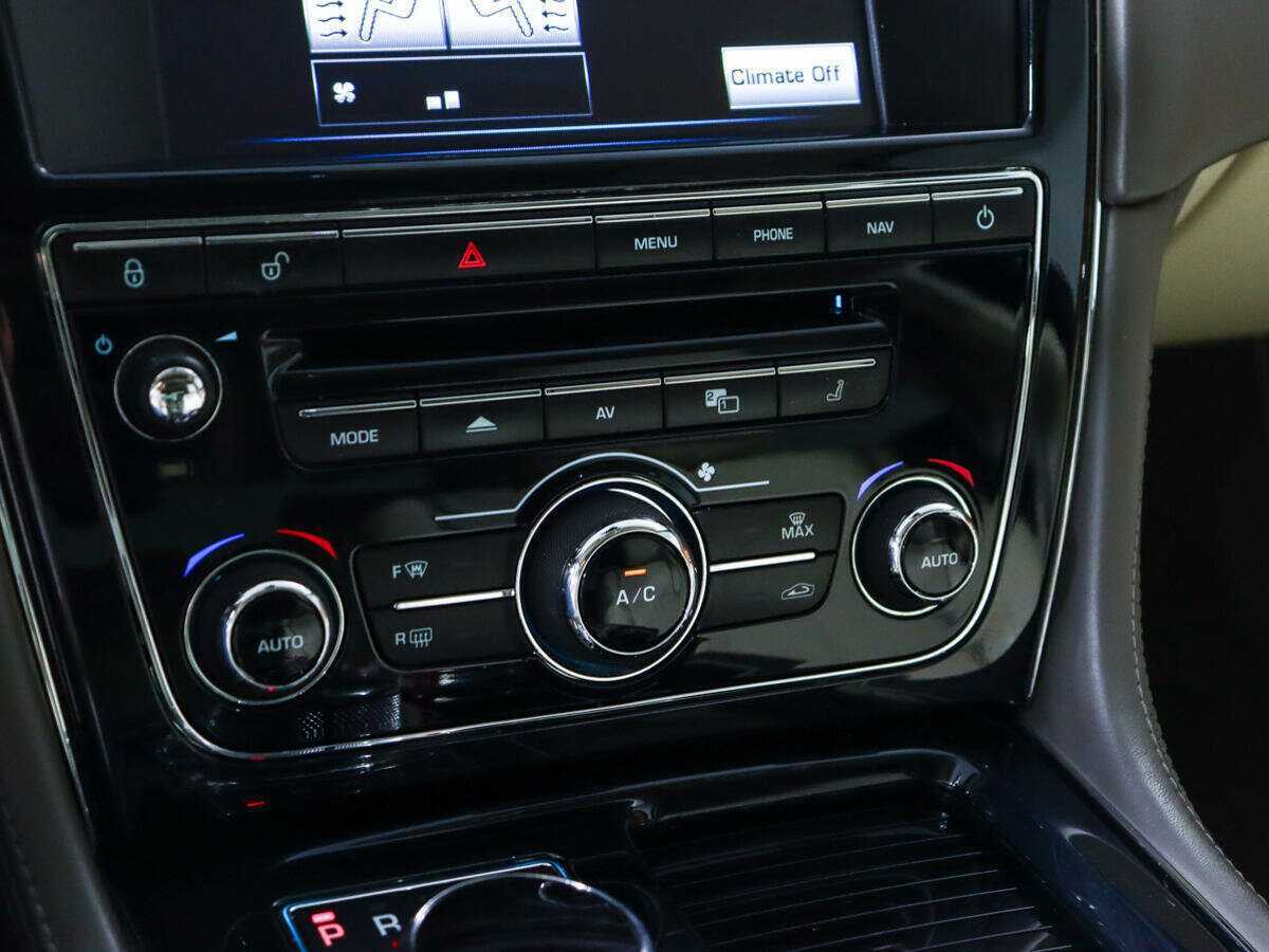 Jaguar XJ 2012 года с пробегом. Фото: #21