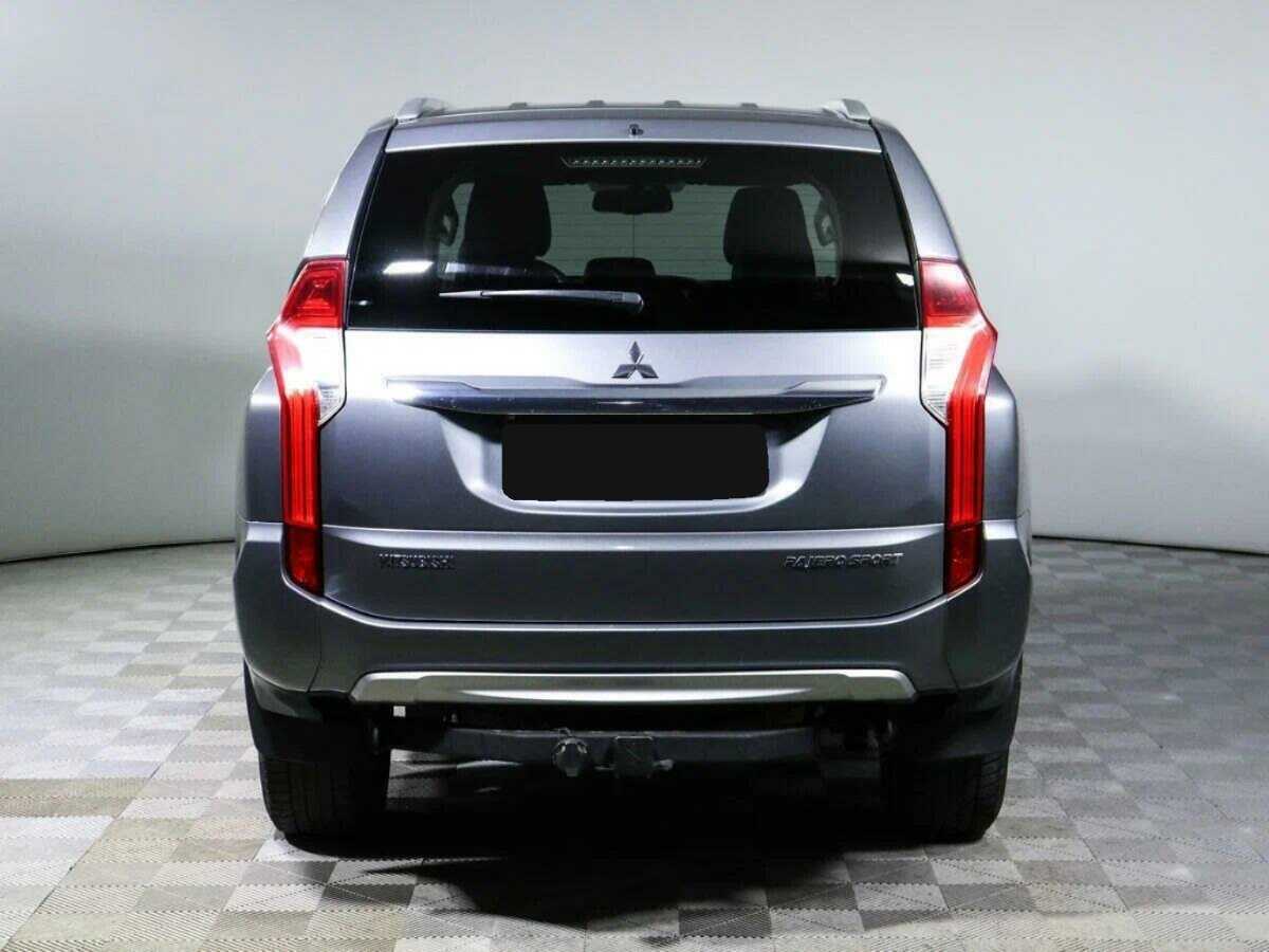 Mitsubishi Pajero Sport 2017 года с пробегом. Фото: #4