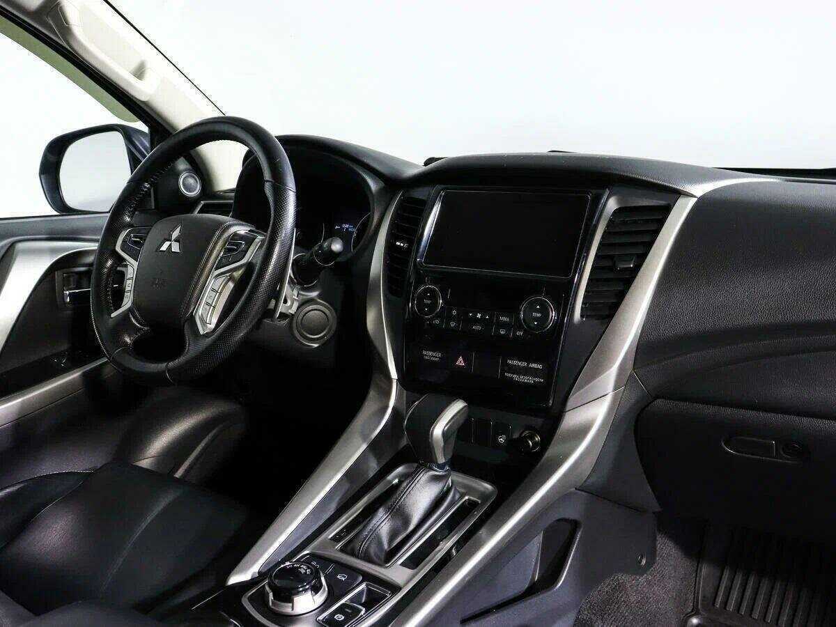 Mitsubishi Pajero Sport 2017 года с пробегом. Фото: #6