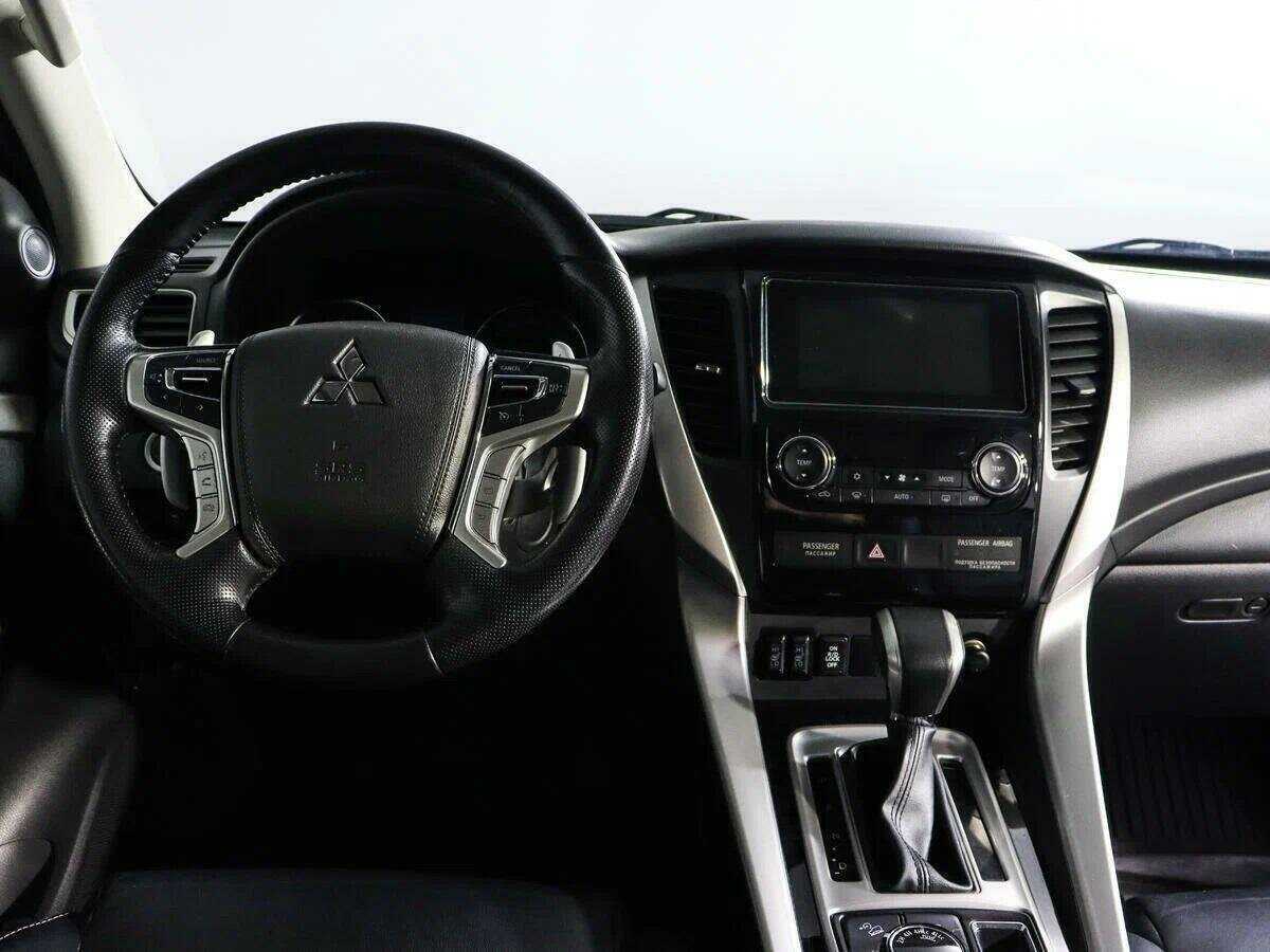 Mitsubishi Pajero Sport 2017 года с пробегом. Фото: #9