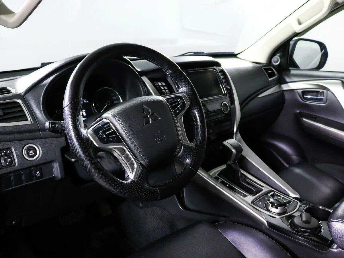 Mitsubishi Pajero Sport 2017 года с пробегом. Фото: #11