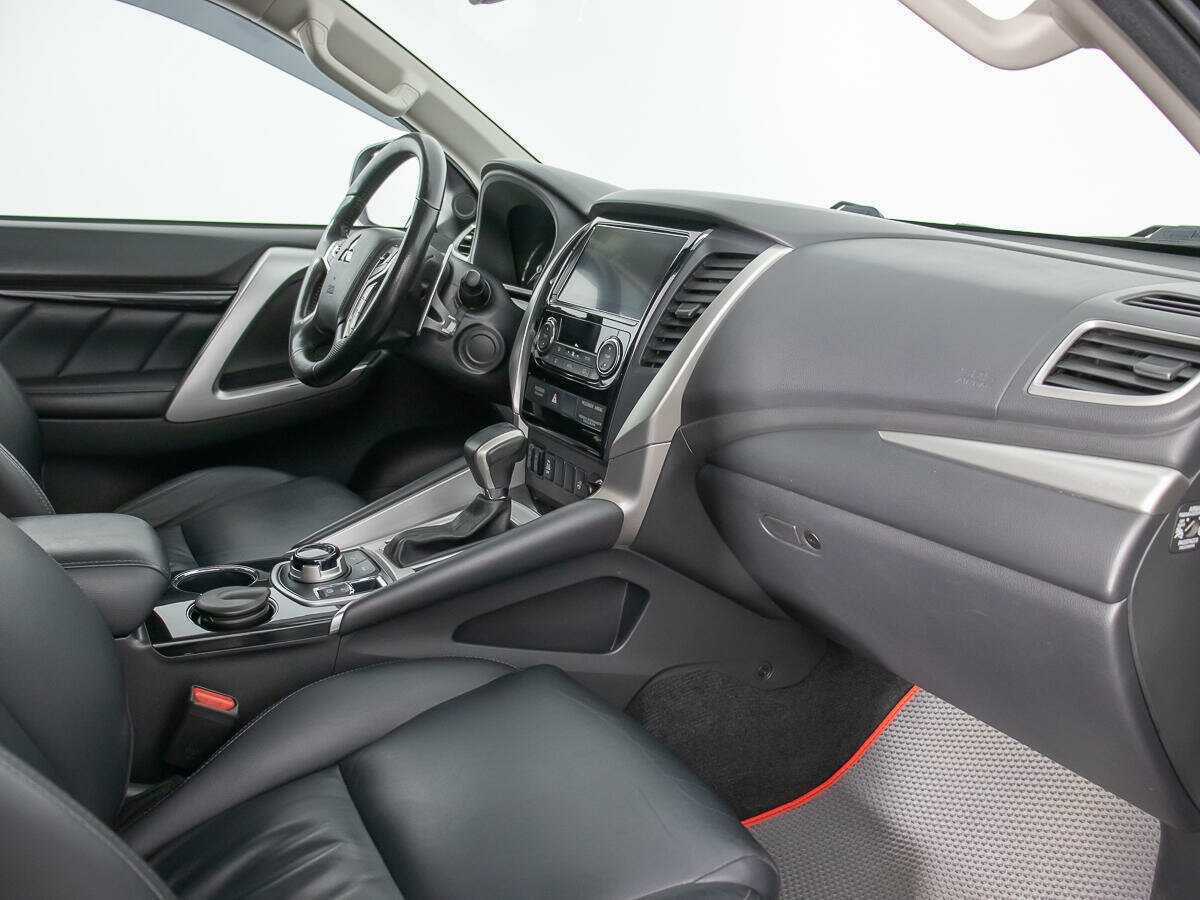 Mitsubishi Pajero Sport 2018 года с пробегом. Фото: #8