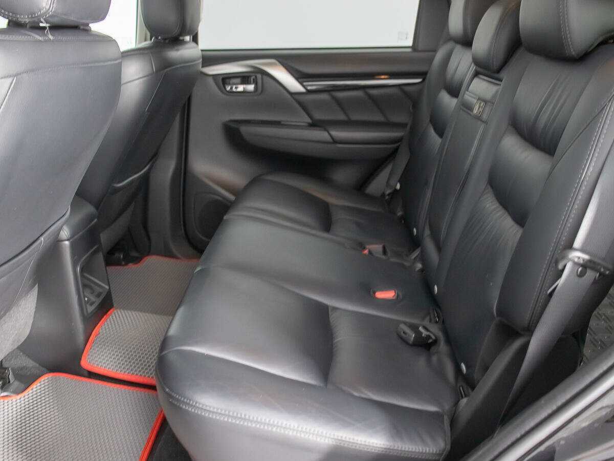 Mitsubishi Pajero Sport 2018 года с пробегом. Фото: #10