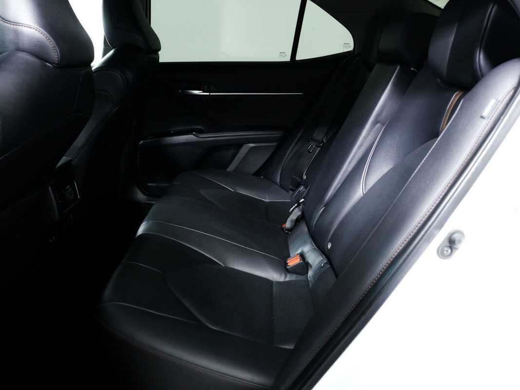 Toyota Camry 2020 года с пробегом. Фото: #11