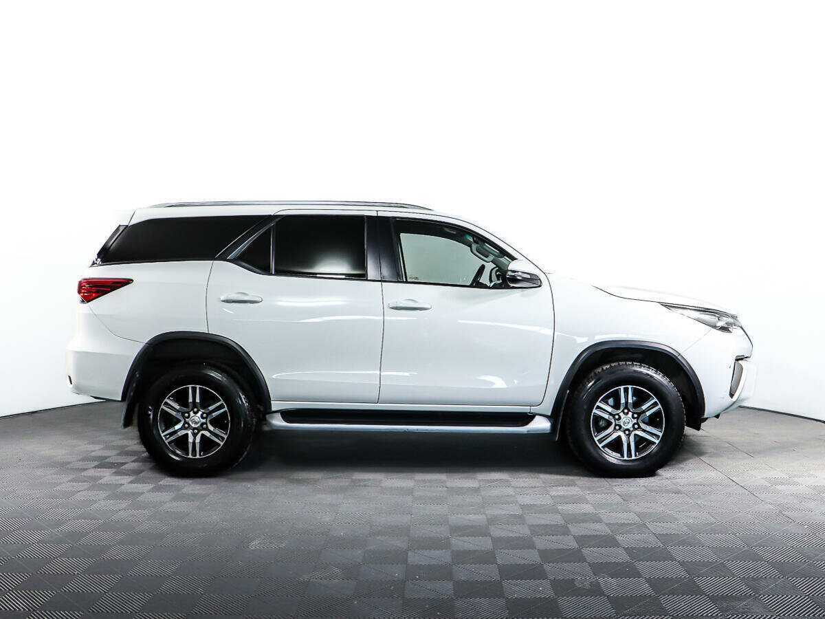 Toyota Fortuner 2017 года с пробегом. Фото: #2