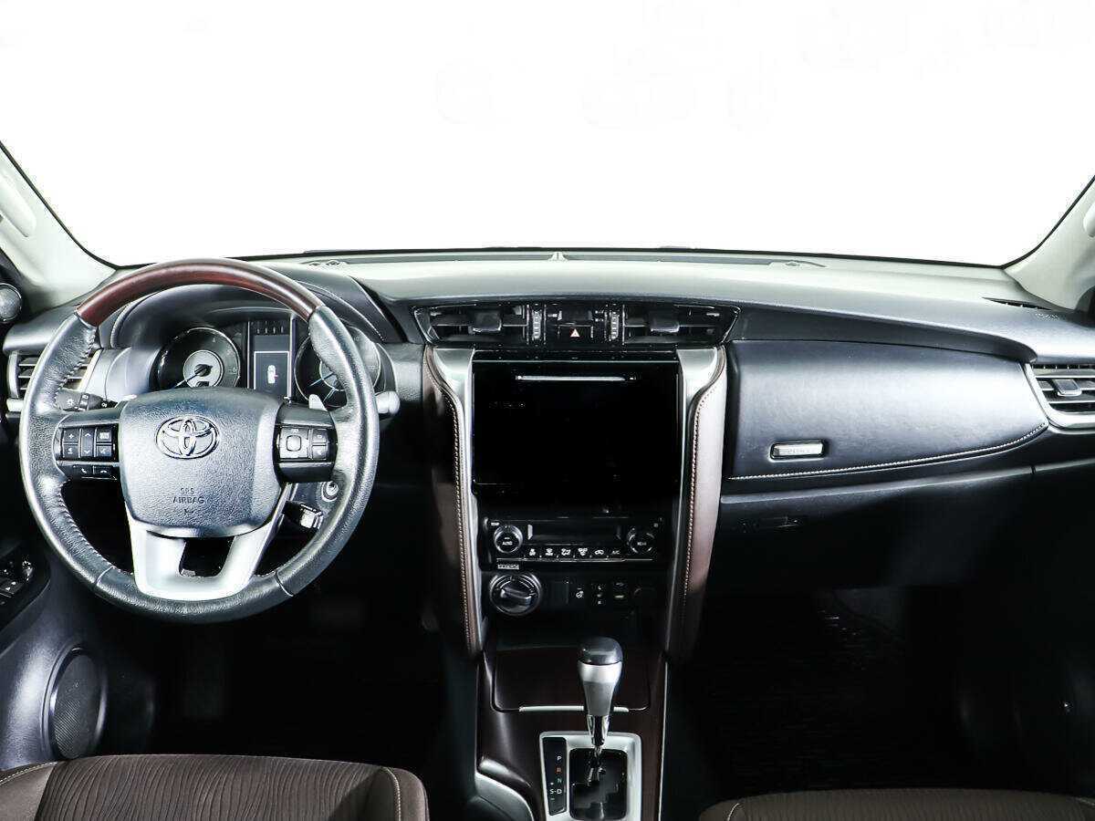 Toyota Fortuner 2017 года с пробегом. Фото: #9