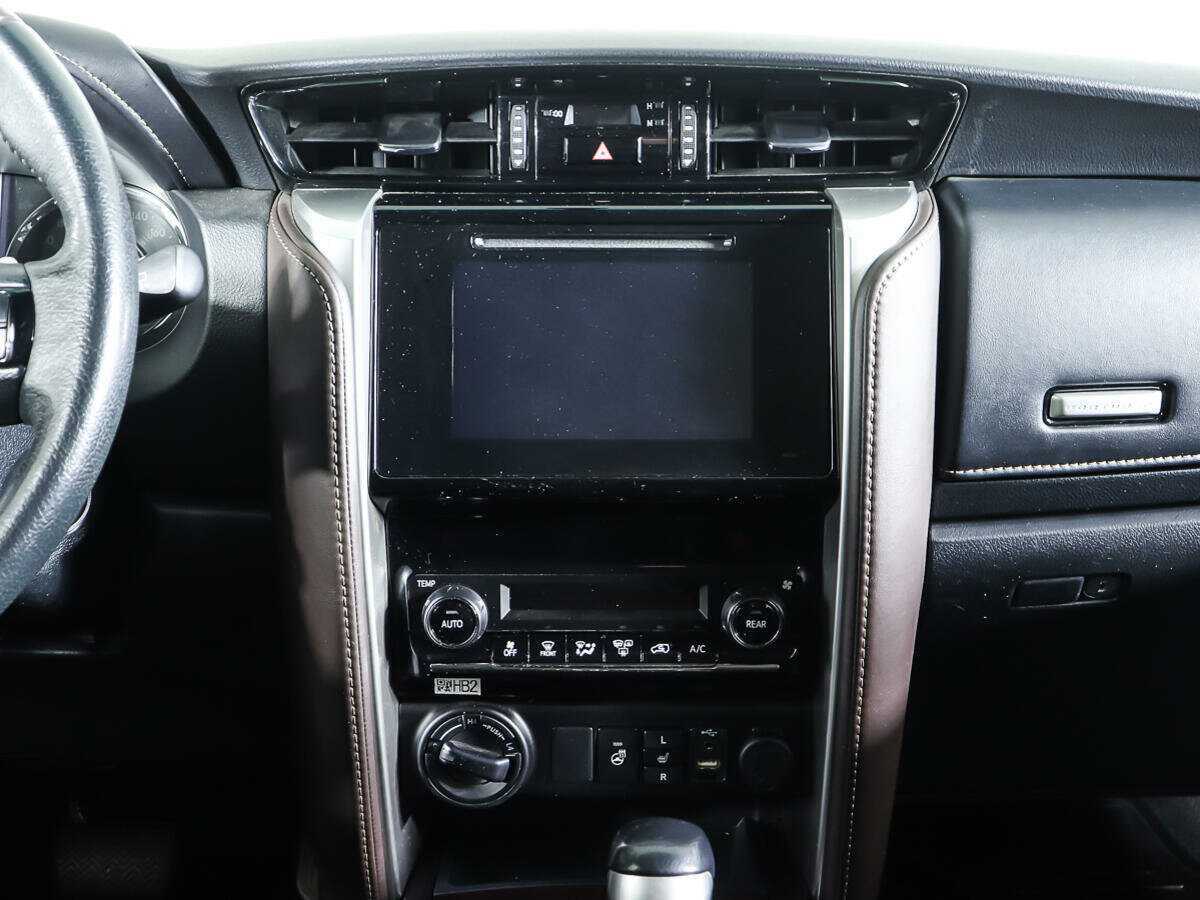 Toyota Fortuner 2017 года с пробегом. Фото: #10