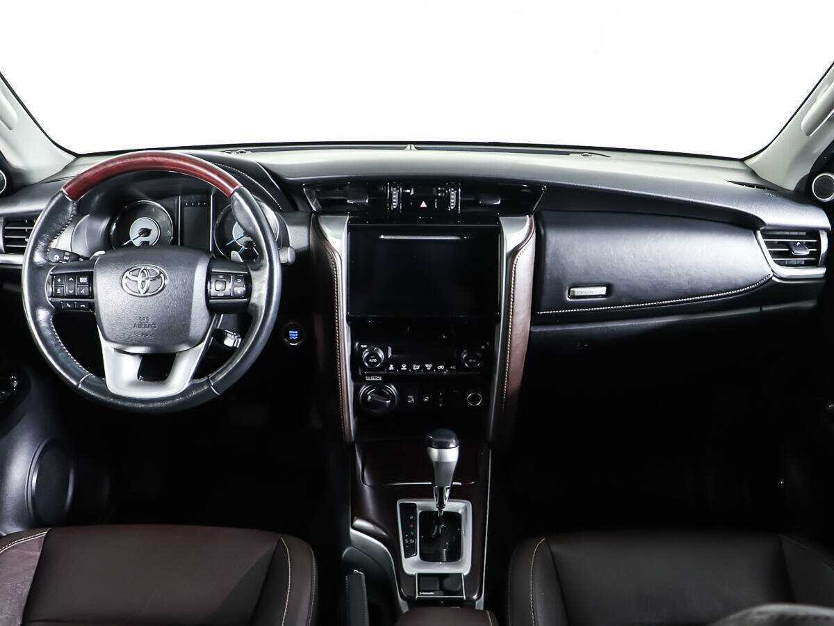Toyota Fortuner 2017 года с пробегом. Фото: #11