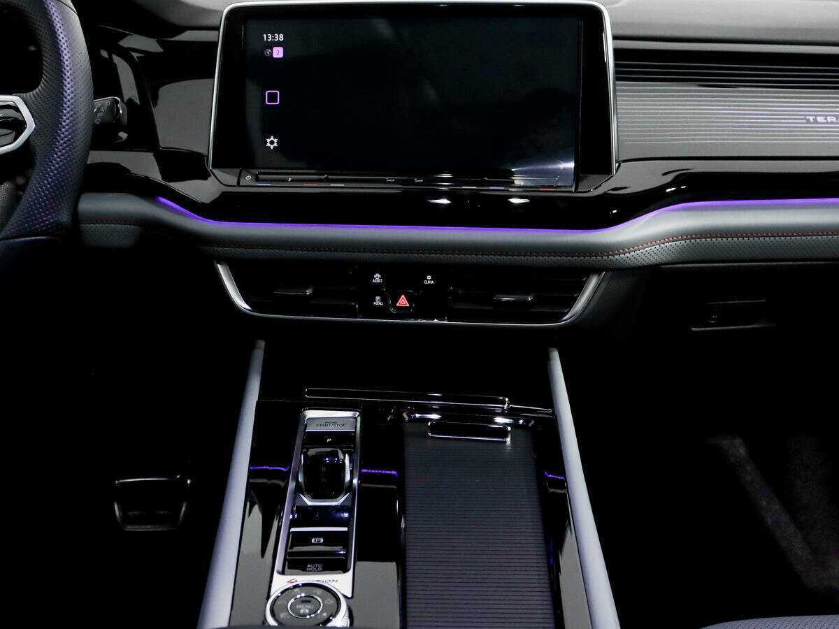 Volkswagen Teramont 2023 года с пробегом. Фото: #16