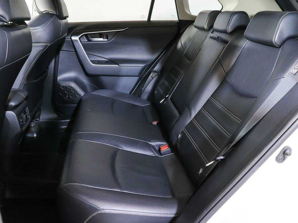 Toyota RAV4 2020 года с пробегом. Фото: #9