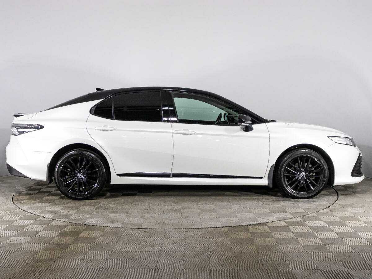 Toyota Camry 2021 года с пробегом. Фото: #3