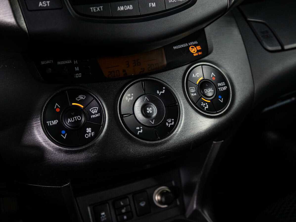 Toyota RAV4 2011 года с пробегом. Фото: #14