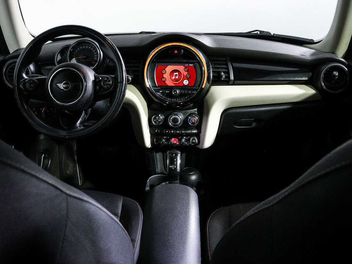 Mini Hatch 2018 года с пробегом. Фото: #11