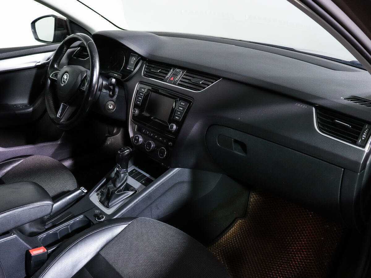 Б/У Шкода Октавия 2013 года. Фото: #6