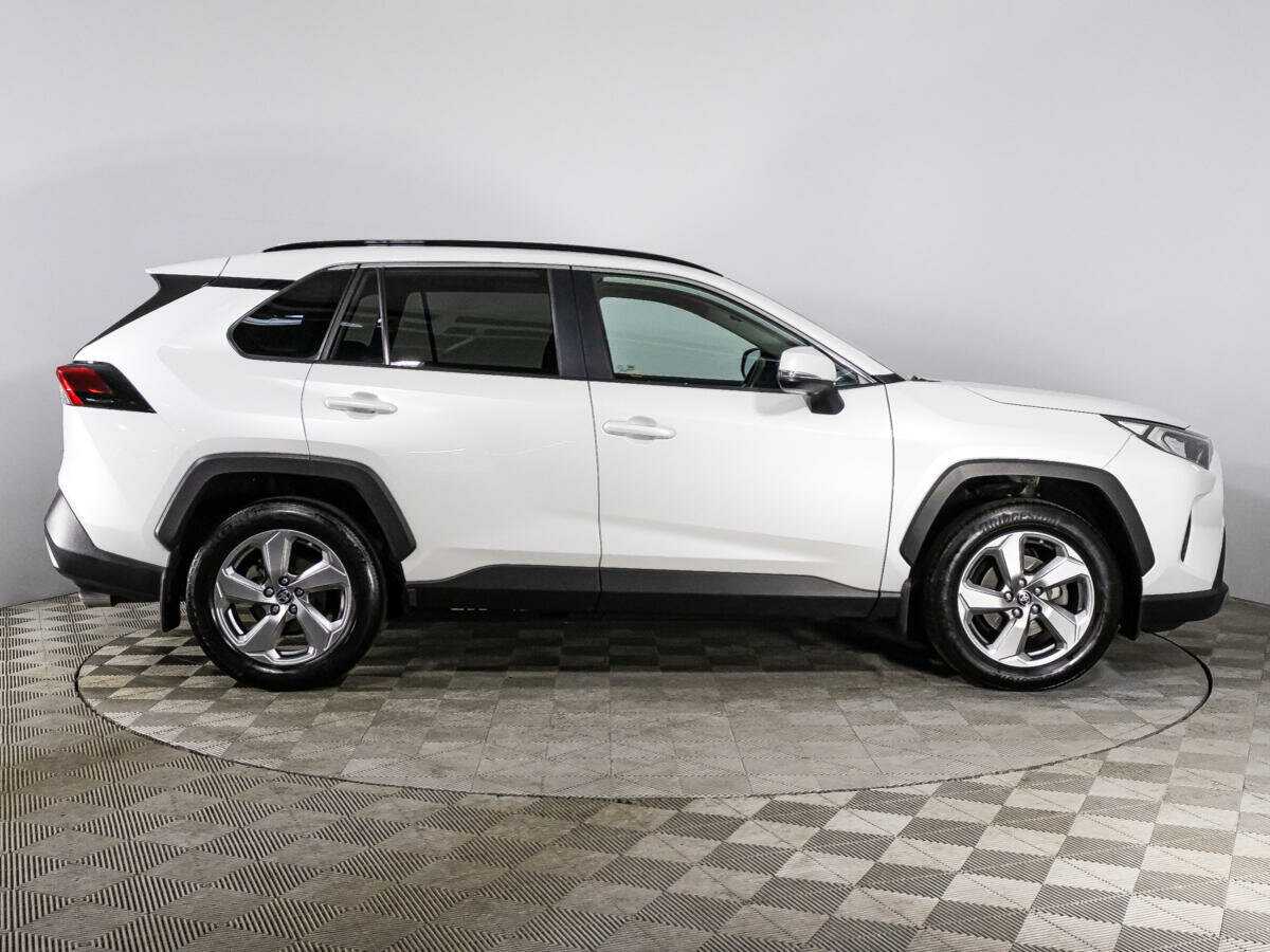 Toyota RAV4 2022 года с пробегом. Фото: #3