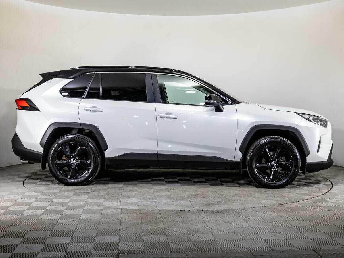 Toyota RAV4 2021 года с пробегом. Фото: #3