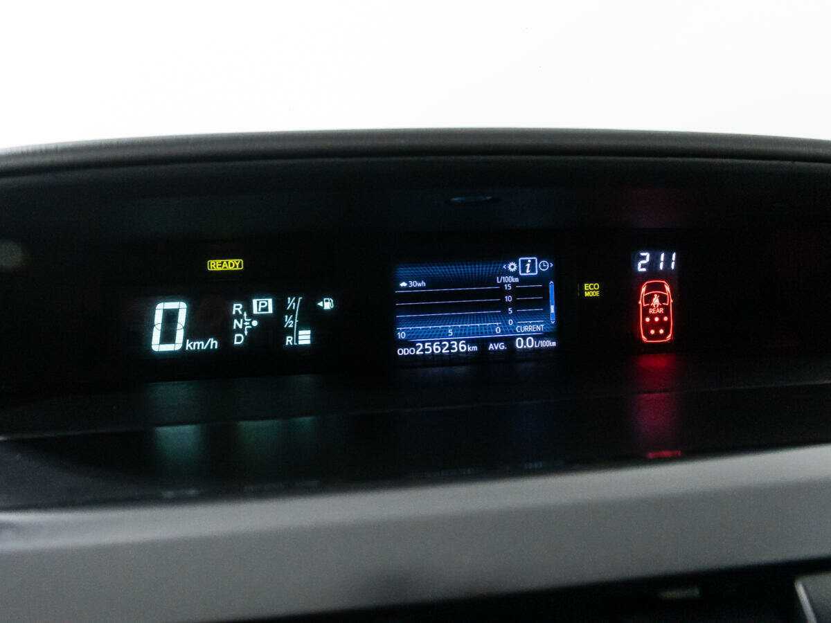 Toyota Prius v (+) 2015 года с пробегом. Фото: #11