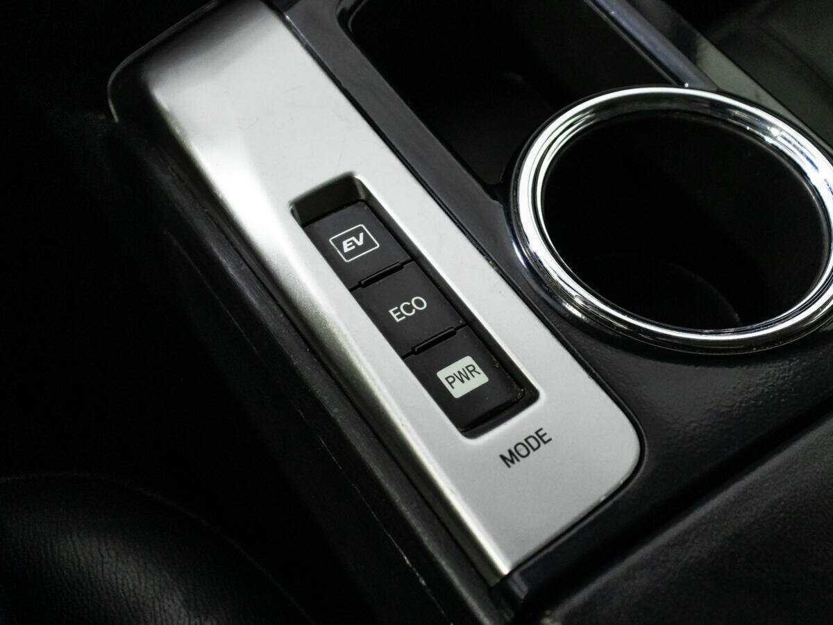 Toyota Prius v (+) 2015 года с пробегом. Фото: #18