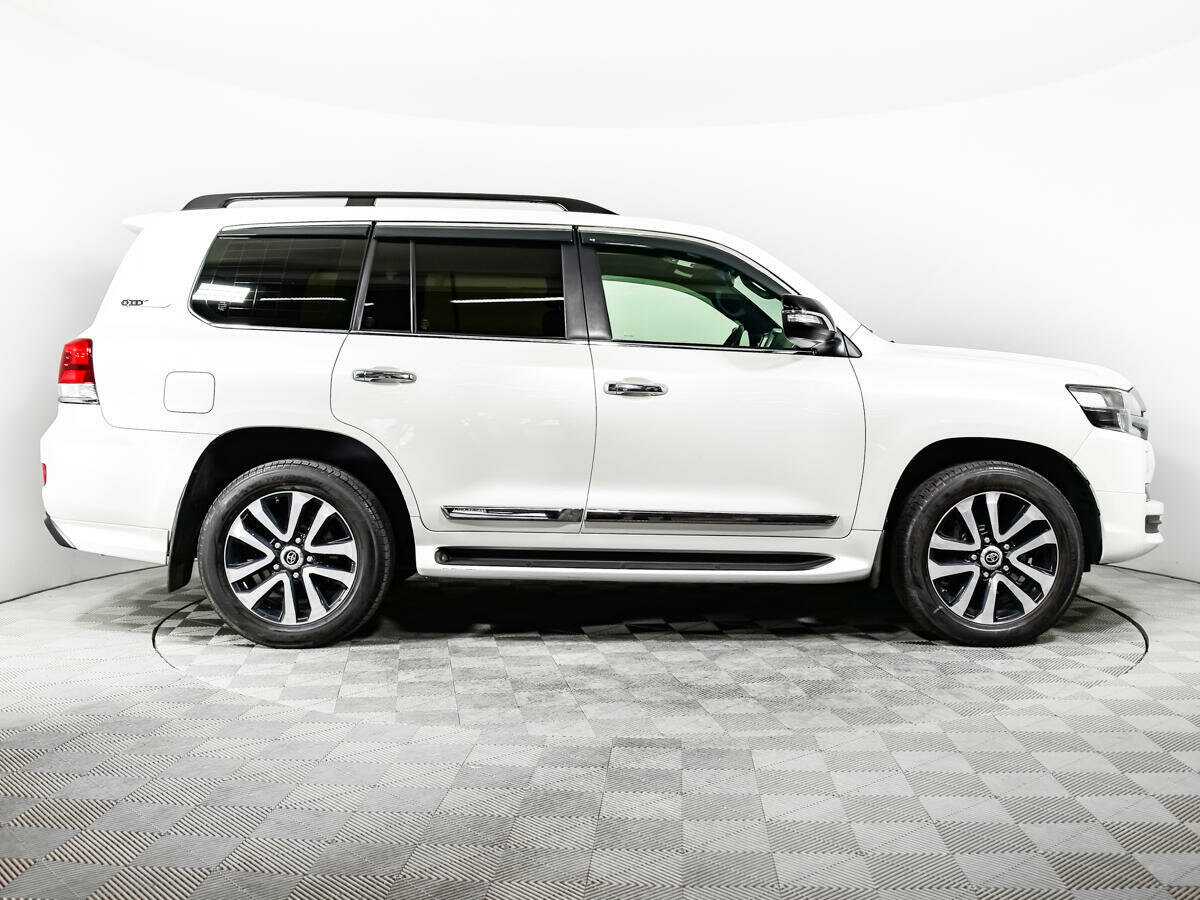 Toyota Land Cruiser 2017 года с пробегом. Фото: #3
